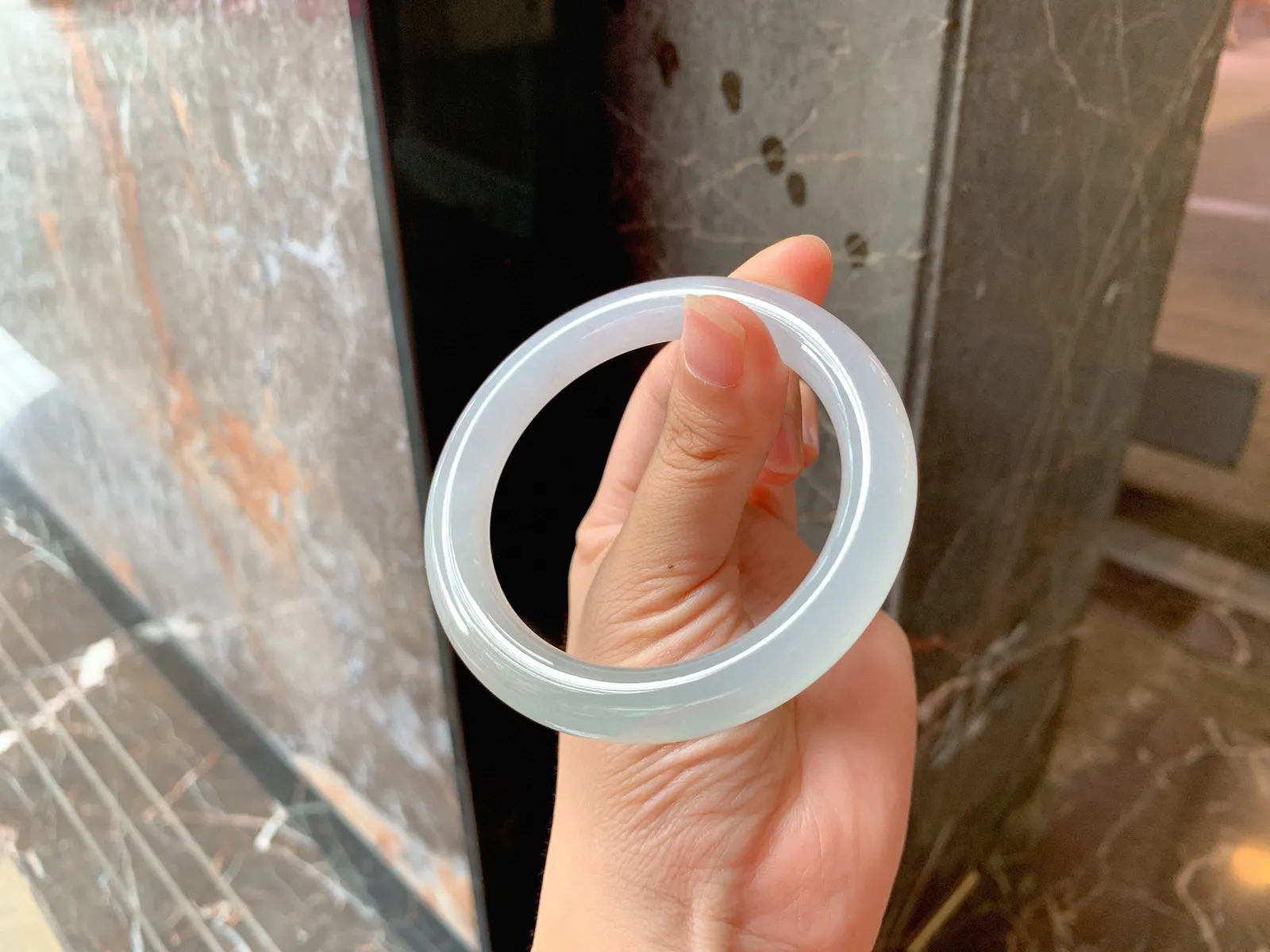 🪻｜55圈口
冰晴福镯，条粗：9.1，底子细腻，素雅简约，
