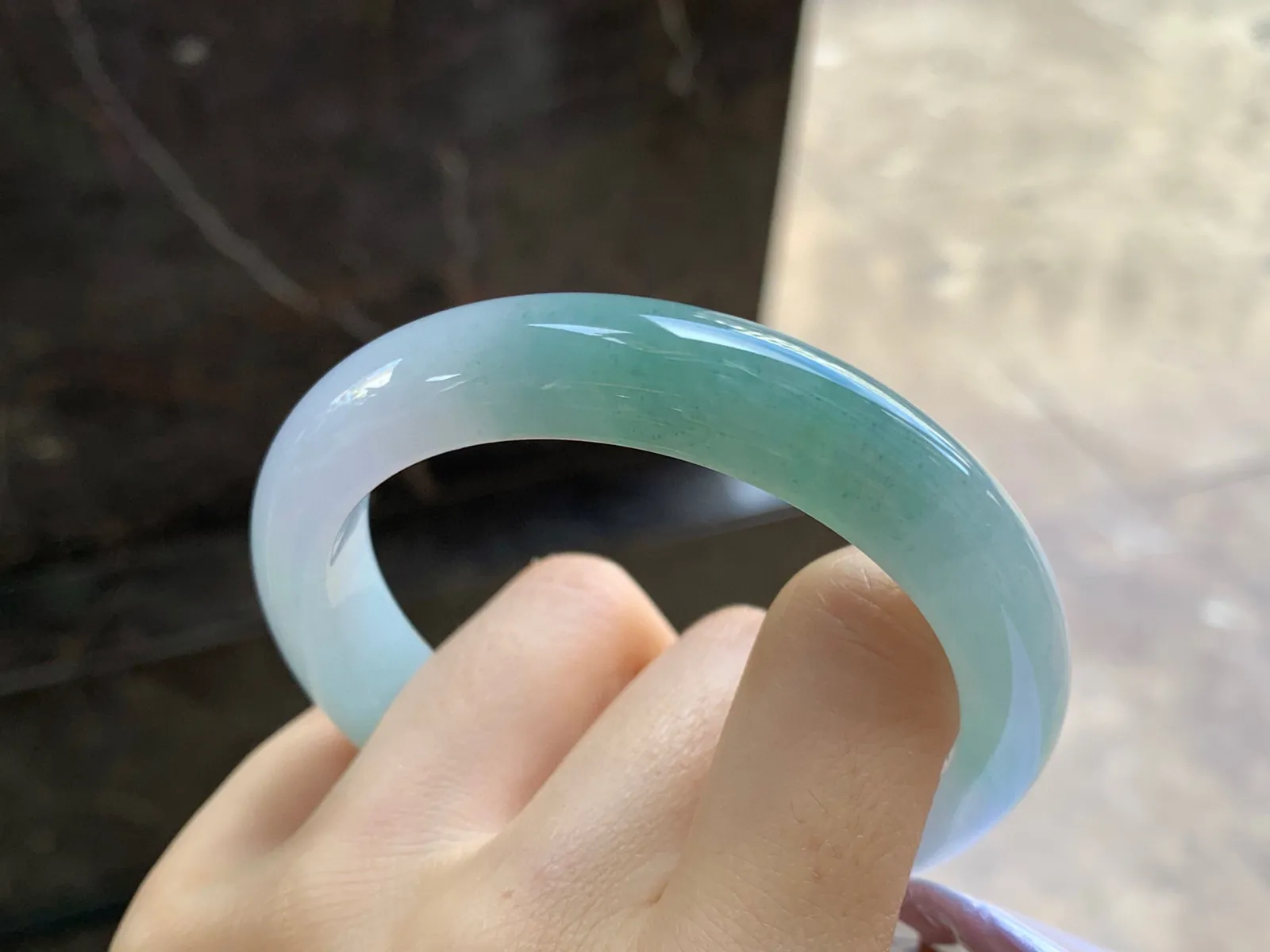 细糯手镯
尺寸：56-12-9mm
底子细腻干净～小清新