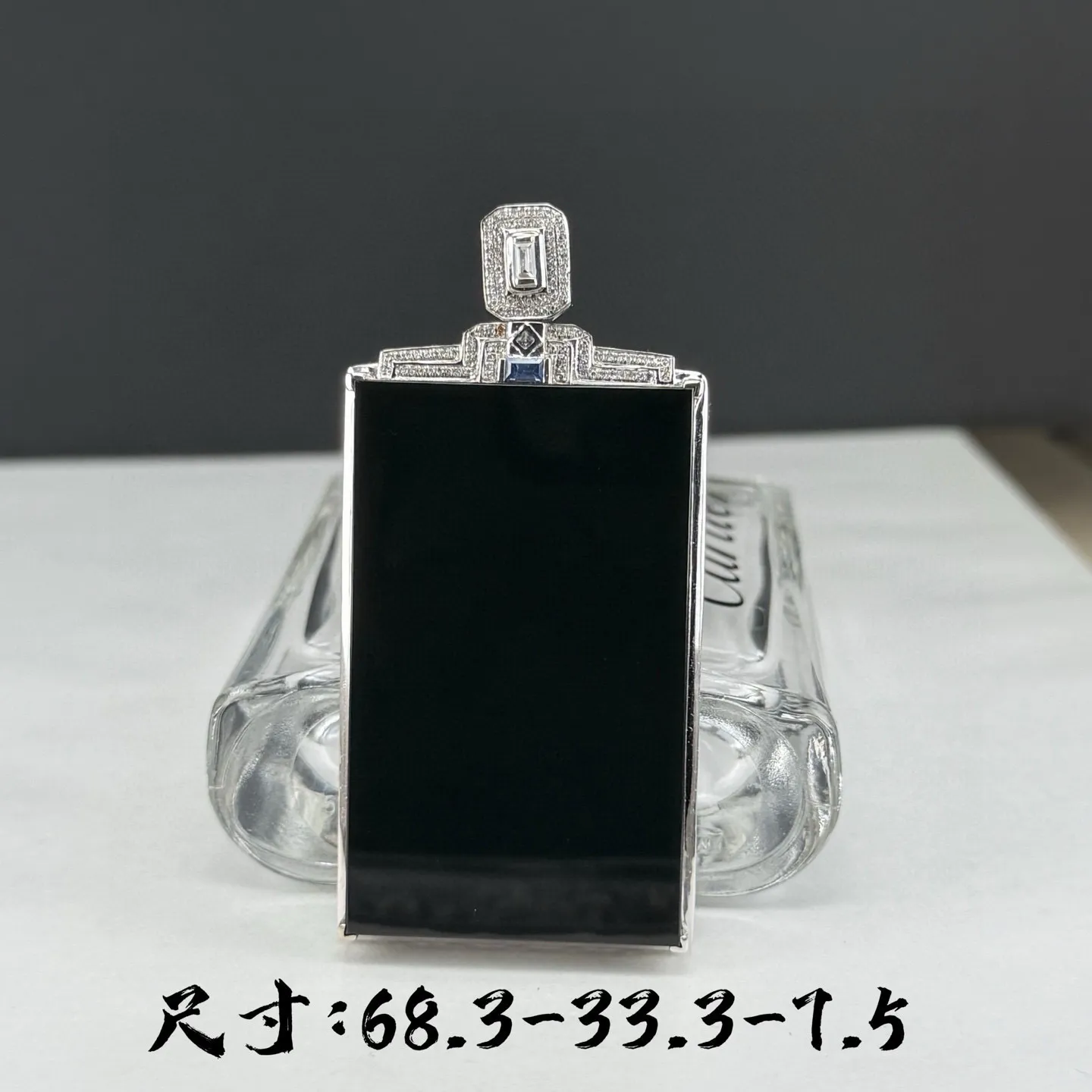精品18k墨翠无事牌 种好色正 黑度极好 打灯通透 油性十足 尺寸68.3