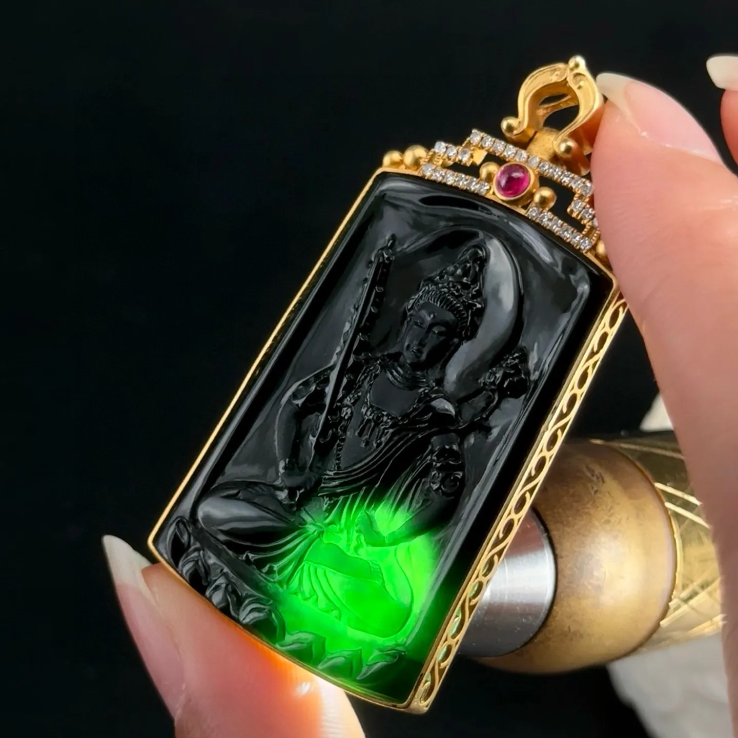 精品18k墨翠虚空藏菩萨 种好色正 黑度极好 打灯通透 油性十足 尺寸55.8