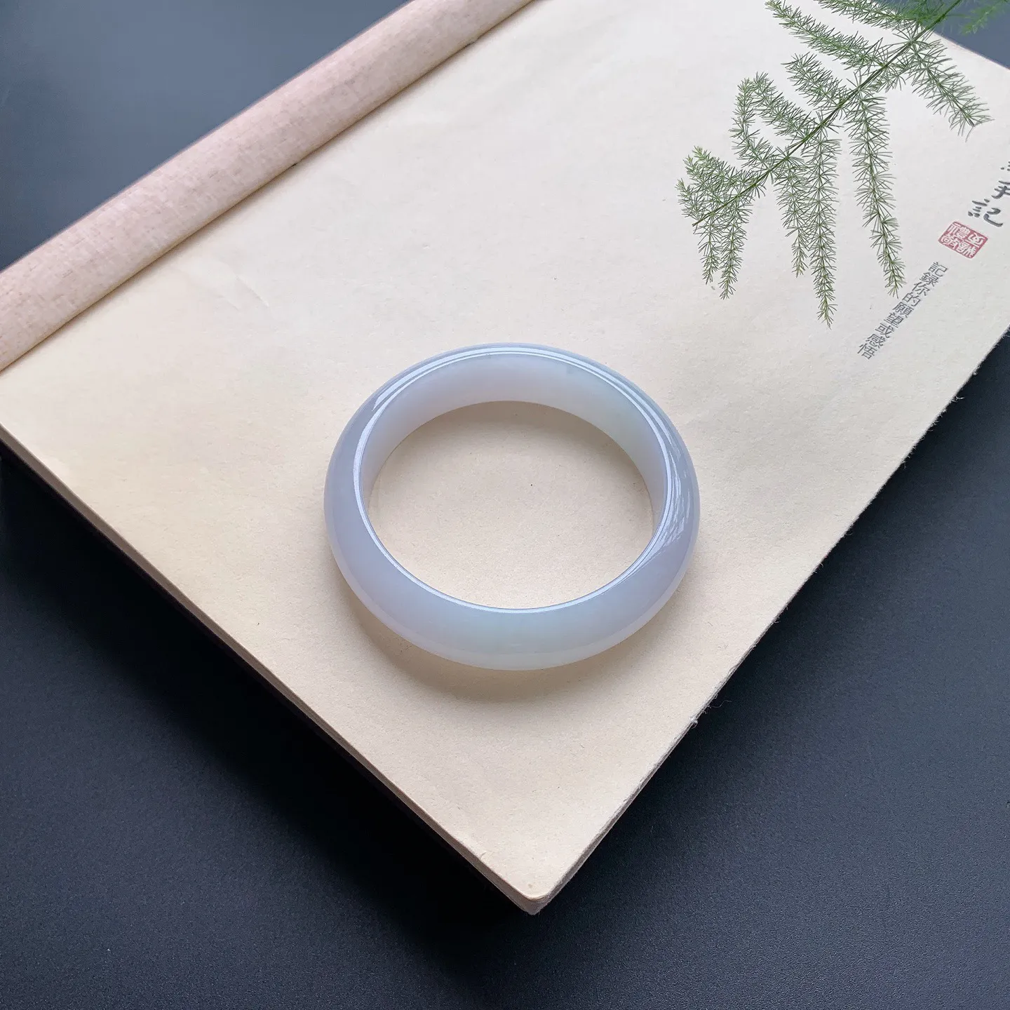 57.3圈口细糯正圈手镯 尺寸：57.3-15-8，无纹裂，细腻釉洁，清爽干净