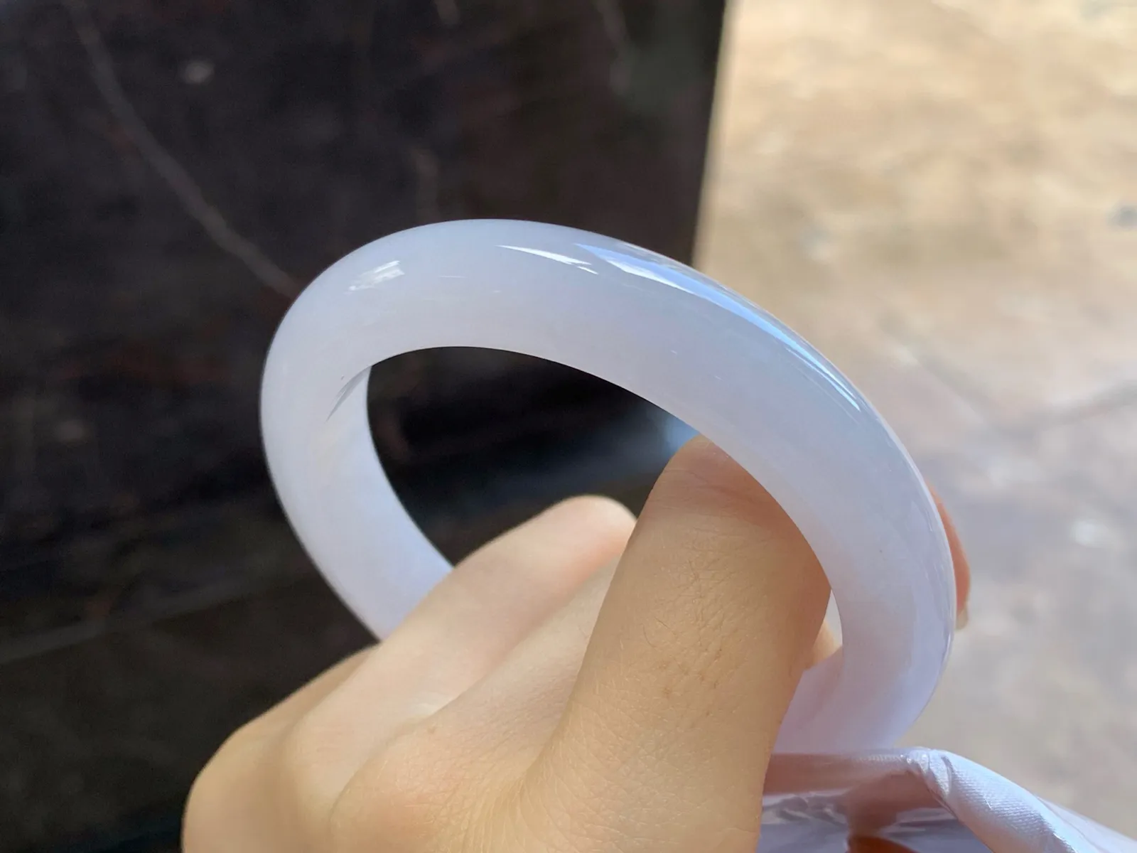 淡春手镯
尺寸：56.6-12-8.8mm
肉质细腻水润～小清新