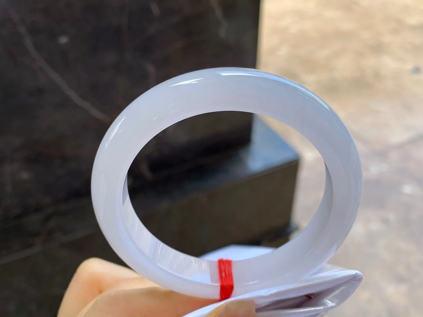 淡春手镯
尺寸：56.6-12-8.8mm
肉质细腻水润～小清新