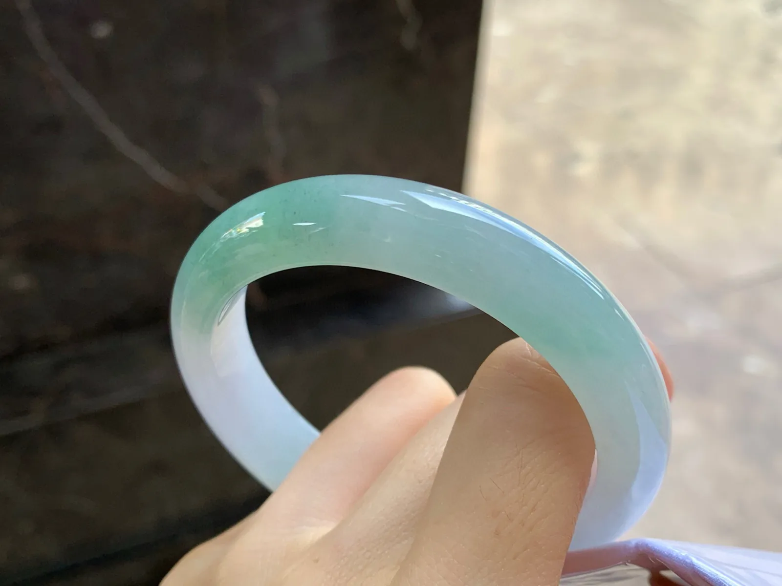 细糯手镯
尺寸：56-12-9mm
底子细腻干净～小清新