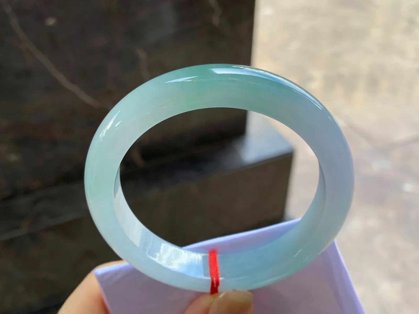 细糯手镯
尺寸：56-12-9mm
底子细腻干净～小清新