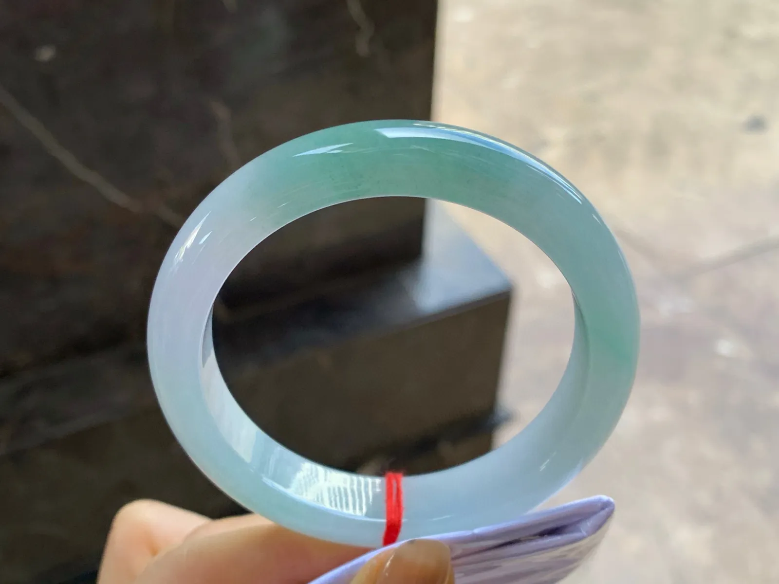 细糯手镯
尺寸：56-12-9mm
底子细腻干净～小清新