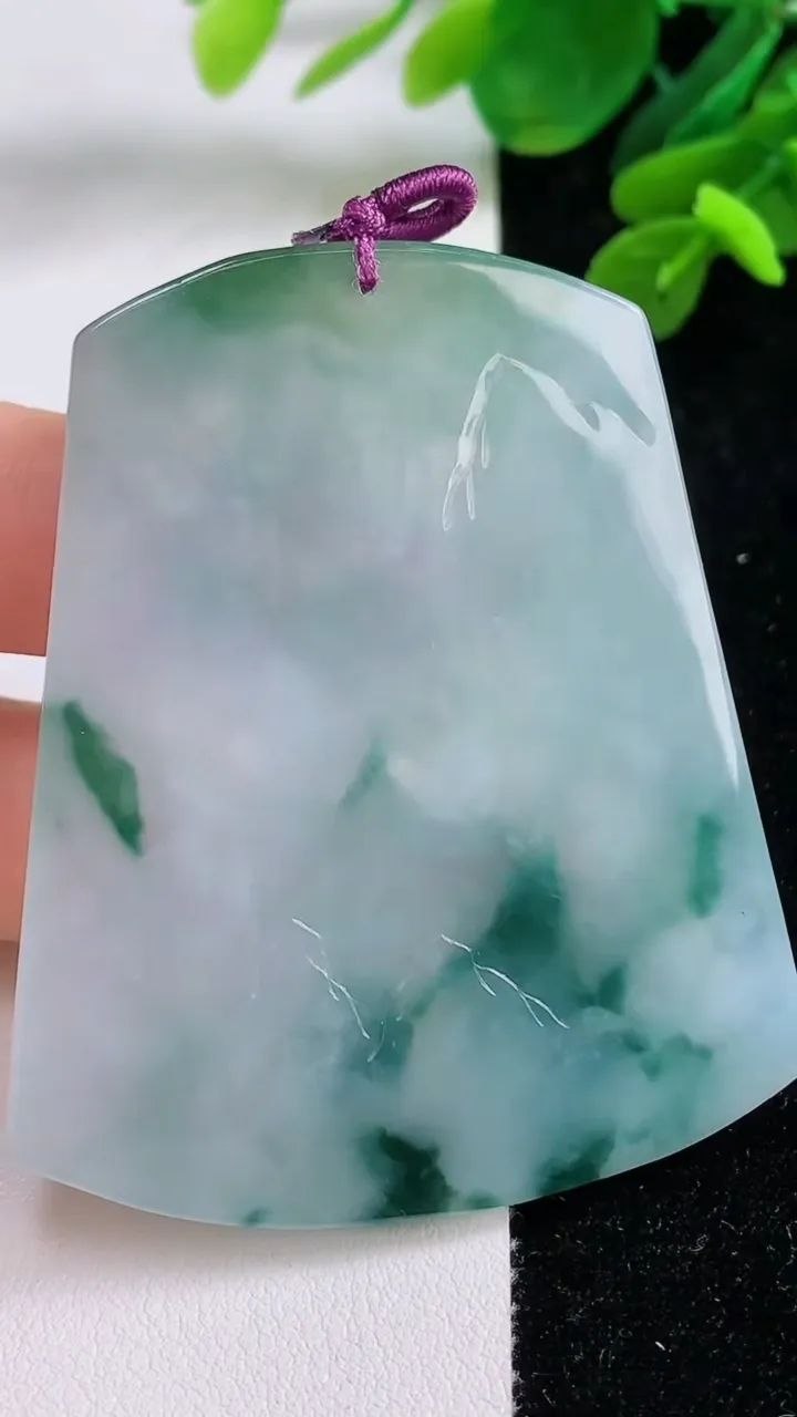 天然A货翡翠冰种飘花文殊菩萨吊坠，尺寸60.2-50.8-5，重量:32.94g
9月1日