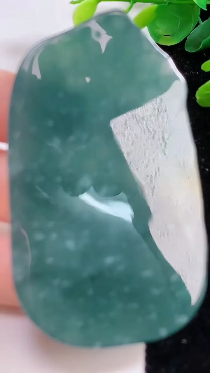 天然A货翡翠蓝水双彩祥龙观音菩萨吊坠，尺寸73-42-7.2，重:47.93g
9月1日