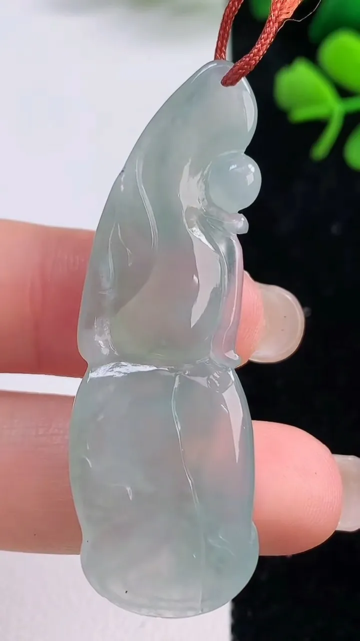 天然A货翡翠葫芦吊坠，尺寸52.2-17-4.7，重量:8.14g
9月1日