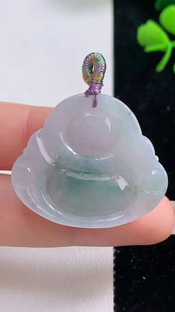 天然A货翡翠飘花佛公吊坠，尺寸28.5-32.6-4.5，重量:6.86g
9月1日