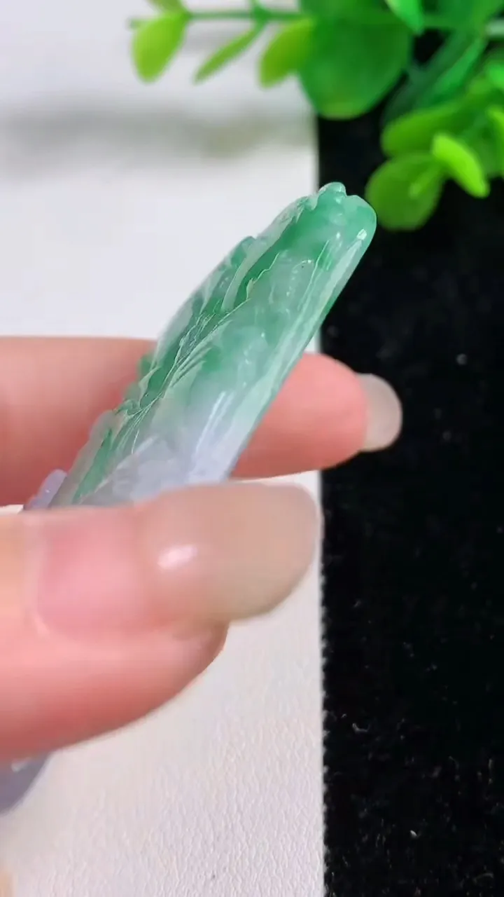 天然A货翡翠山水牌吊坠，尺寸62-43.3-5.3，重量:31.24g
9月1日