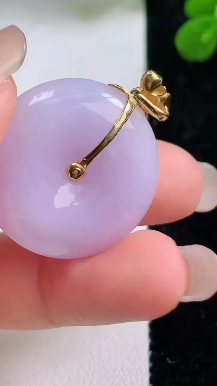 天然A货翡翠18k金紫罗兰平安扣吊坠，尺寸26.2-6，重量:9.64g
9月1日