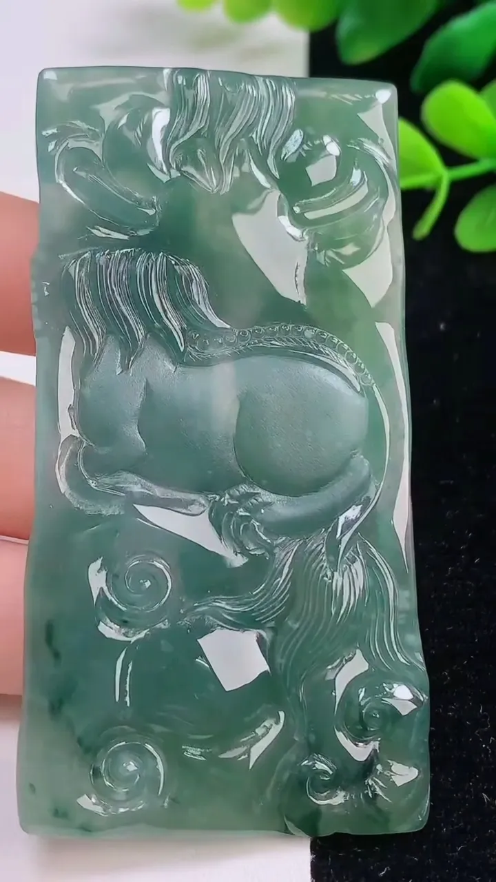天然A货翡翠文殊菩萨吊坠，尺寸75.3-38.7-6，重量:42.18g
9月1日