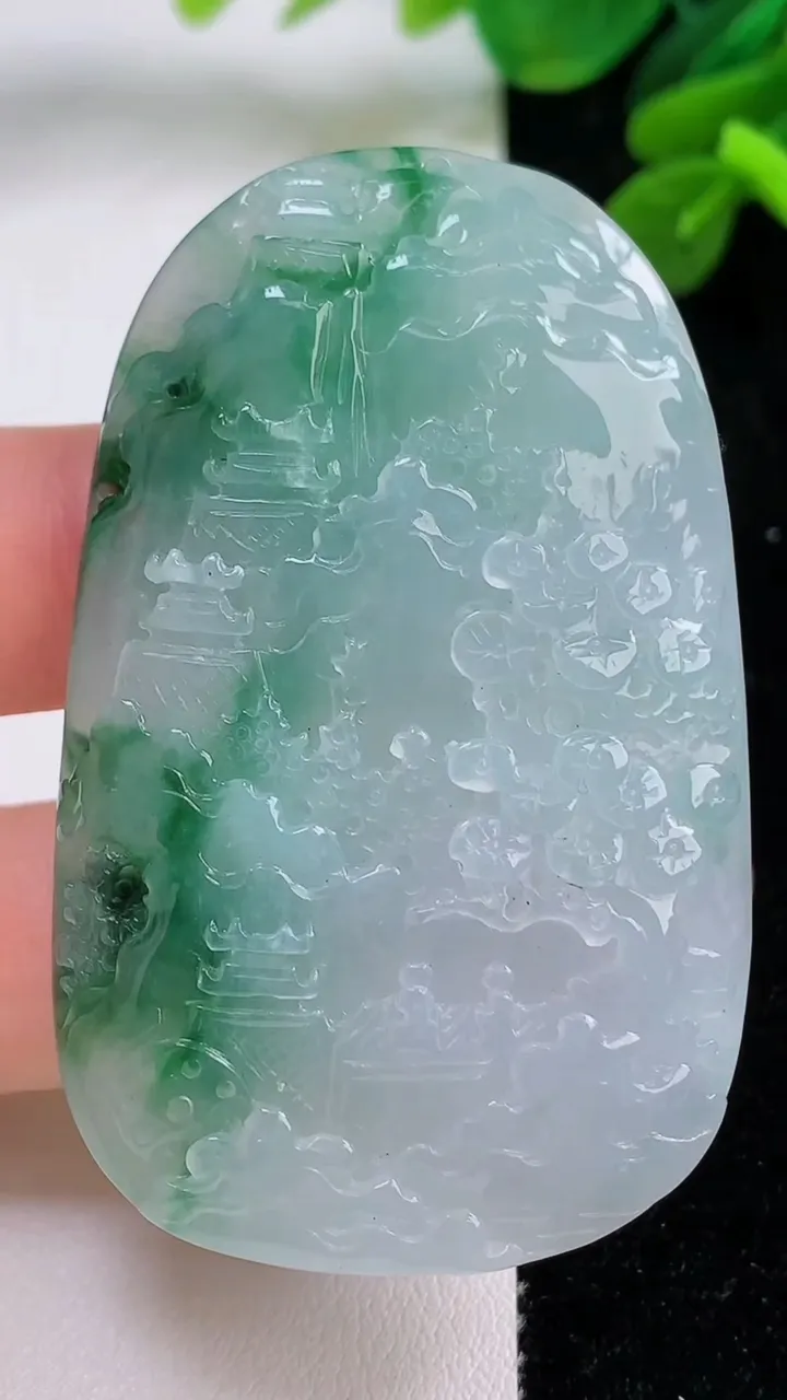 天然A货翡翠牌吊坠，尺寸57.7-36-8，重量:36.07g
9月1日