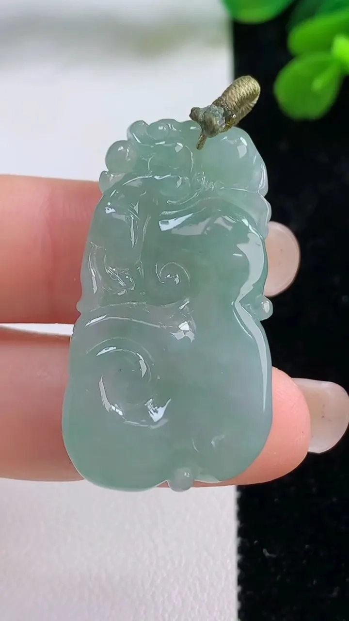 天然A货翡翠如意吊坠，尺寸37-20-5.8，重量:8.97g
9月1日