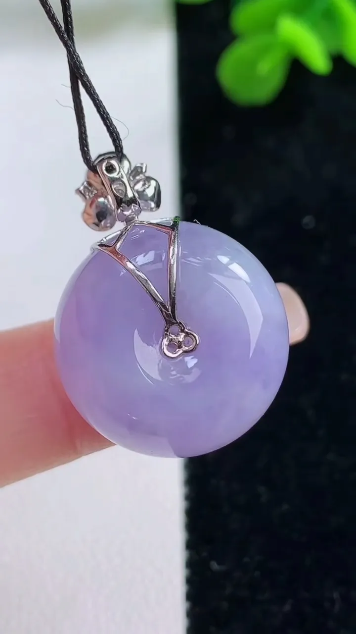 天然A货翡翠18k金紫罗兰平安扣吊坠，尺寸20-11.4，重量:10.87g
9月1日