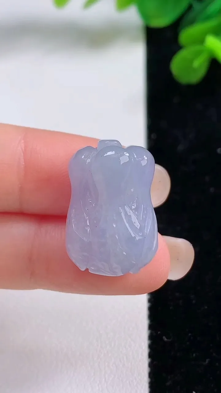 天然A货翡翠紫罗兰白菜吊坠，尺寸22-15-10.2，重量:6.62g
9月1日