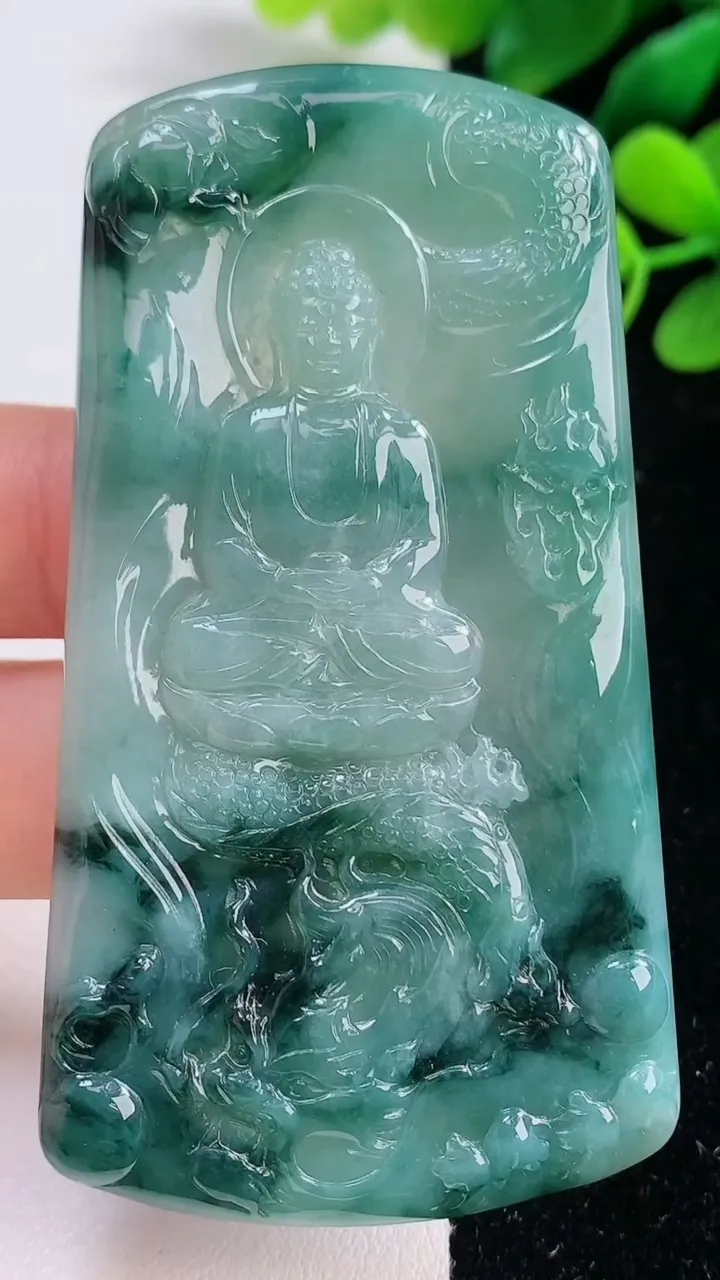 天然A货翡翠飘花御龙大日如来吊坠，尺寸72-38.7-4，重量:33.49g
9月1日
