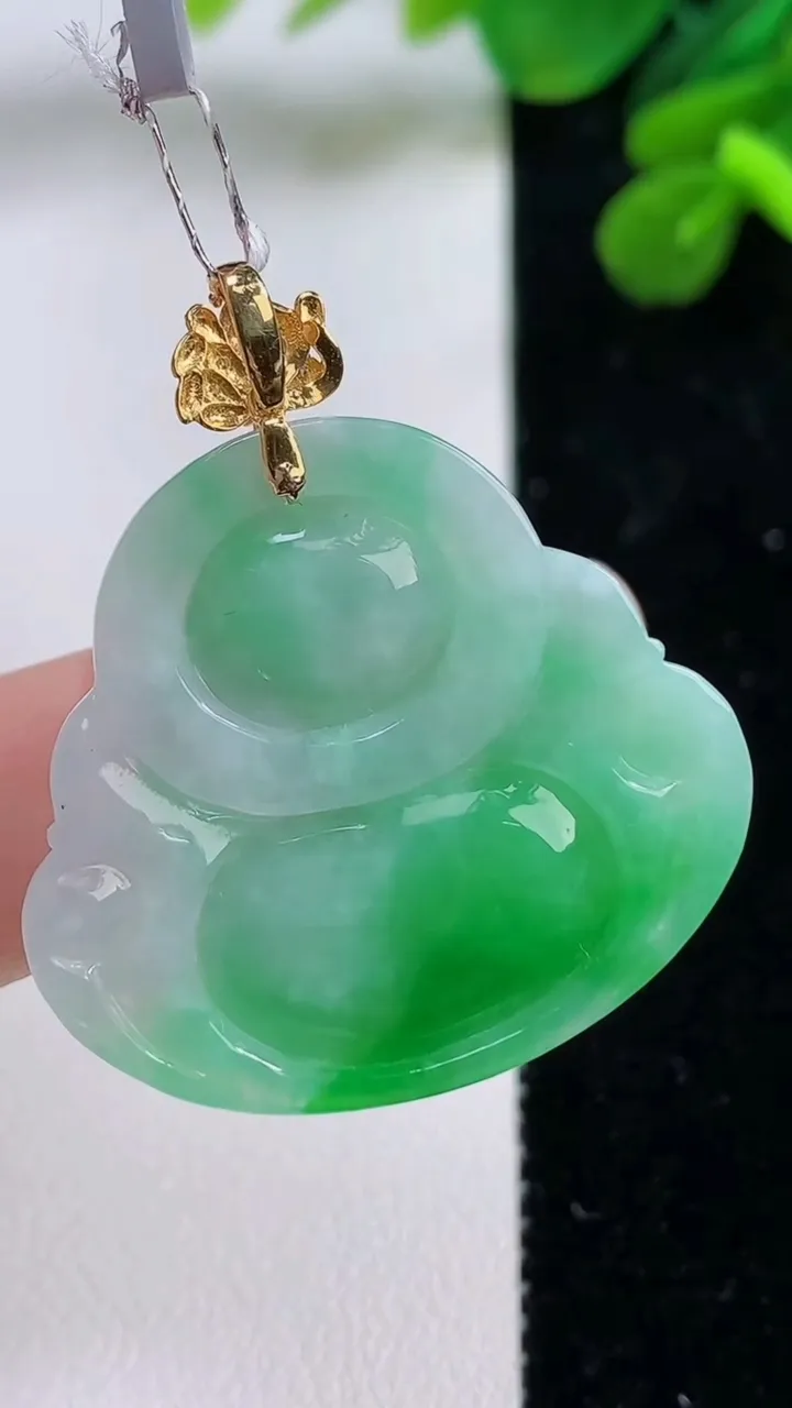 天然A货翡翠佛公吊坠，尺寸29.7-32-6，重量:9.57g
9月1日