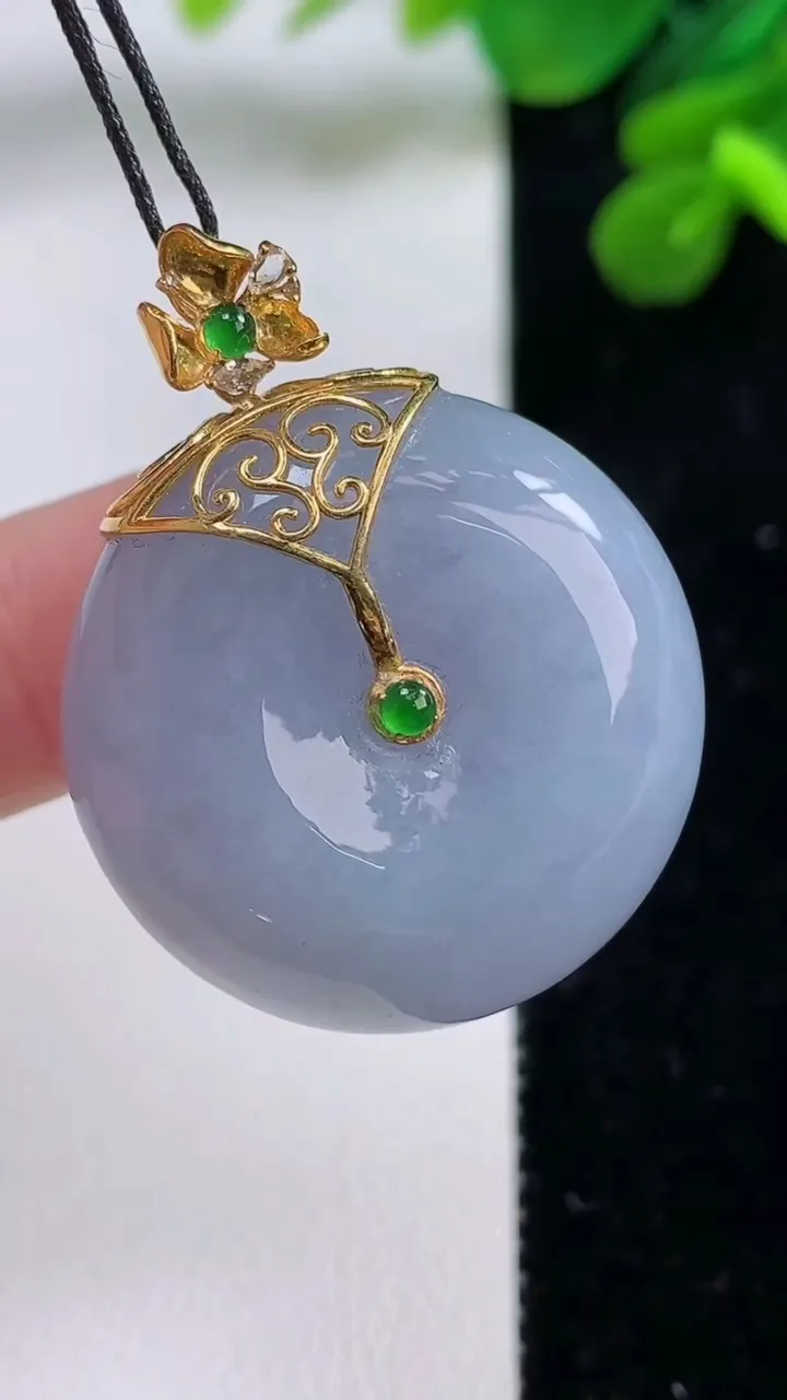 天然A货翡翠18k金紫罗兰平安扣吊坠，尺寸27.7-13，重量:22.08g
9月1日