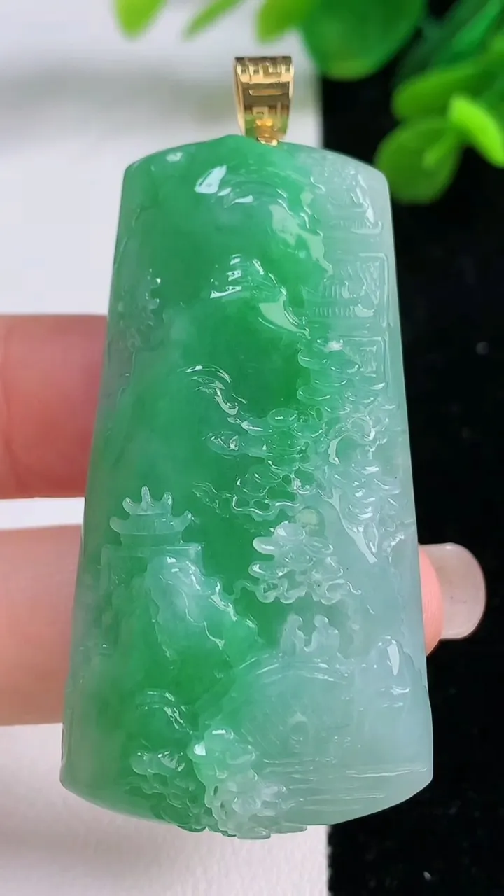 天然A货翡翠山水牌吊坠，尺寸52.5-27.8-6.5，重量:31.40g
9月1日