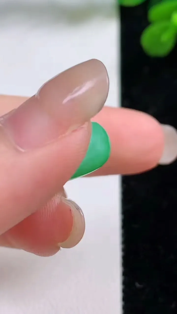 天然A货翡翠平安扣吊坠，尺寸20.3-9，重量:8.26g
9月1日