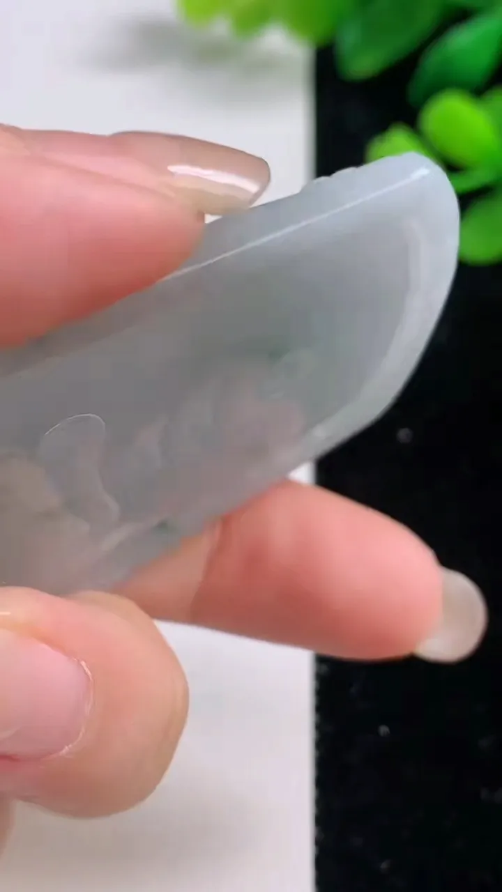 天然A货翡翠飘花普贤菩萨吊坠，尺寸66-42.2-4.4，重量:31.37g
9月1日