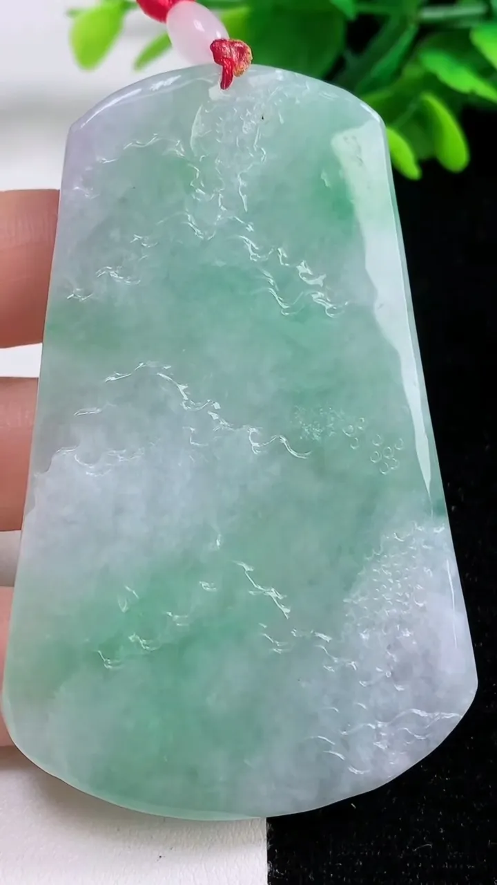 天然A货翡翠山水牌吊坠，尺寸74-47.4-6，重量:47.90g
9月1日