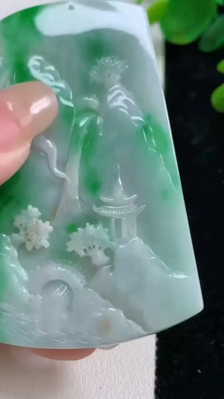 天然A货翡翠山水吊坠，尺寸68.6-45.5-6.8，重量:43.20g
9月1日