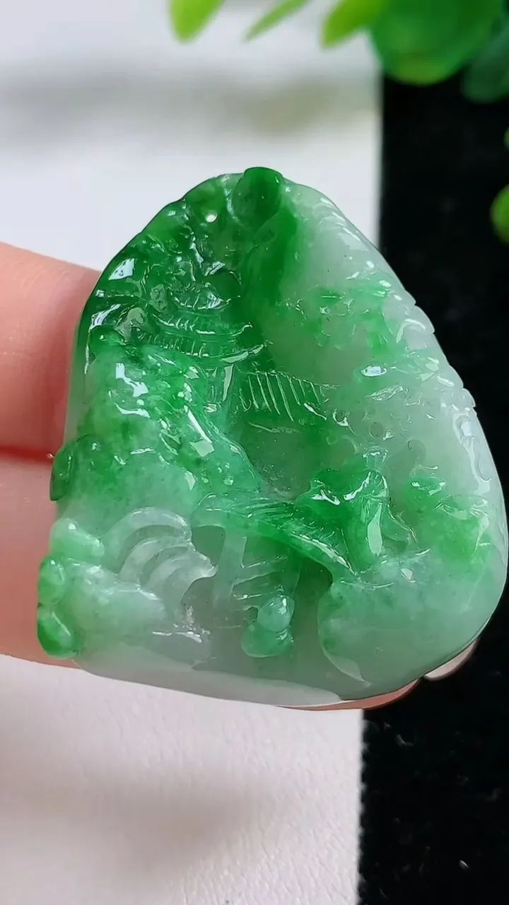 天然A货翡翠山水牌吊坠，尺寸41-32-12，重:24.52g
9月1日