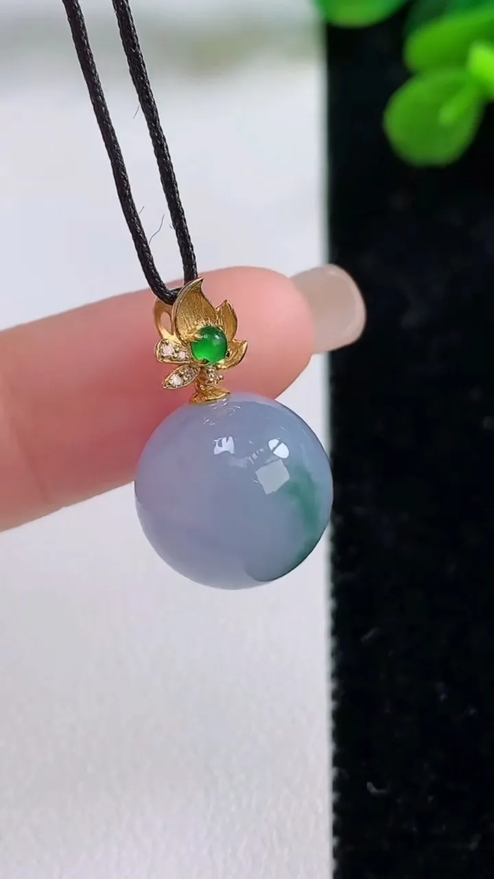 天然A货翡翠18k金紫罗兰圆珠吊坠，尺寸13.2，重量:5.15g9月1日
工厂直销收藏佳品,种好水