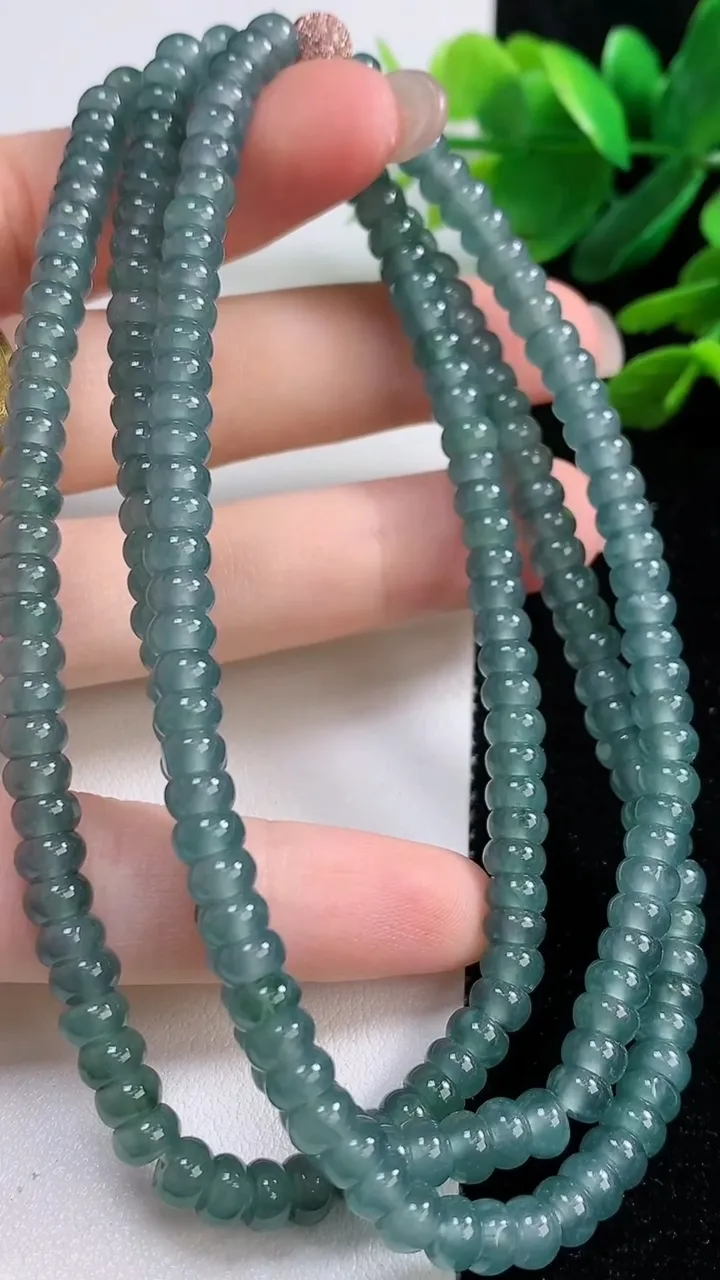 天然A货翡翠蓝水算盘珠项链226颗，尺寸5.2，重:42.79g
9月1日