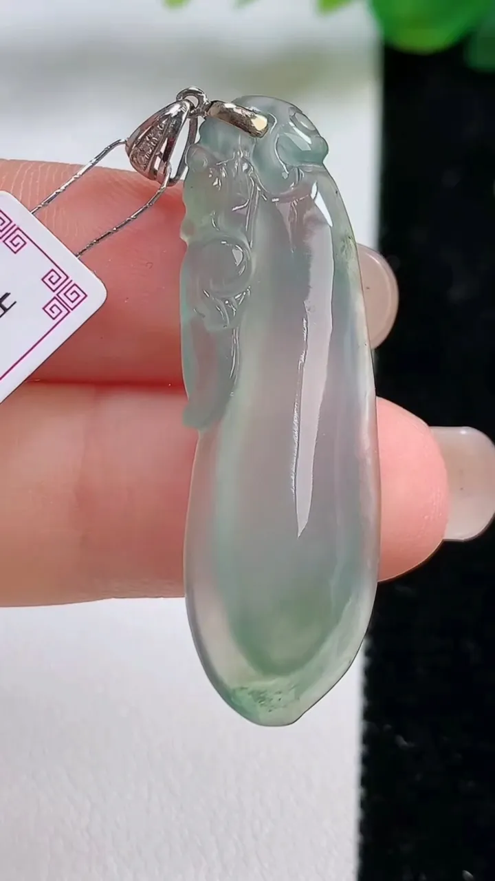 天然A货翡翠福瓜吊坠，尺寸 40.5-13-5.2，重: 4.85g
9月1日