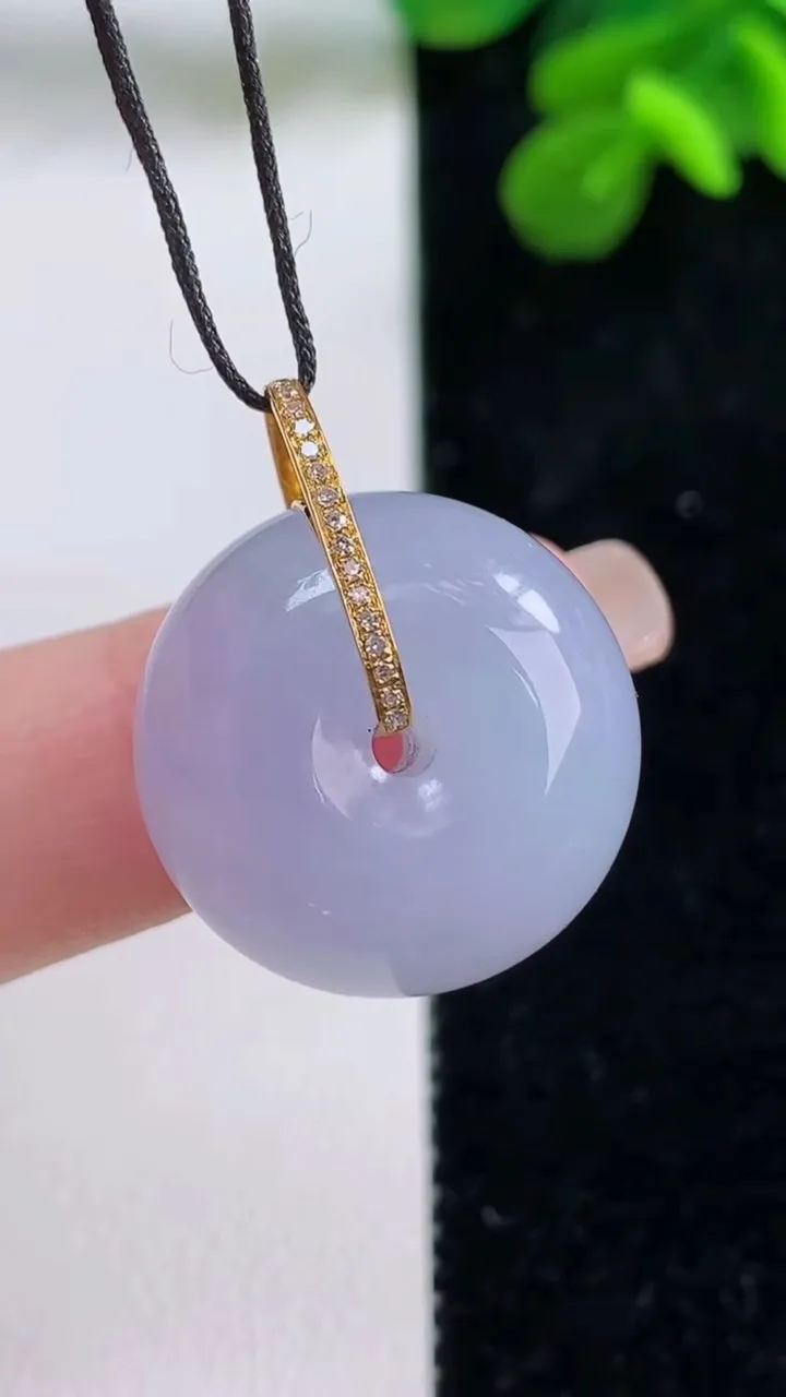 天然A货翡翠18k金紫罗兰路路通吊坠，尺寸20-12.7，重量:10.44g
9月1日