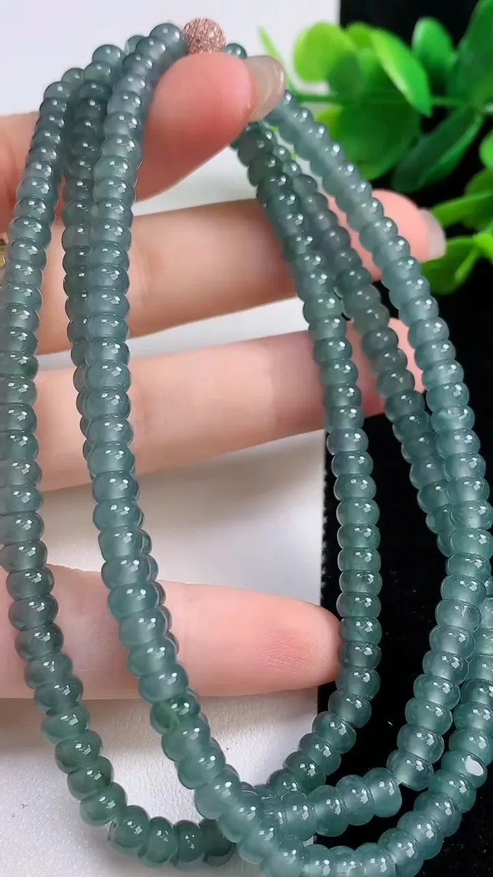 天然A货翡翠蓝水算盘珠项链226颗，尺寸5.2，重:42.79g
9月1日