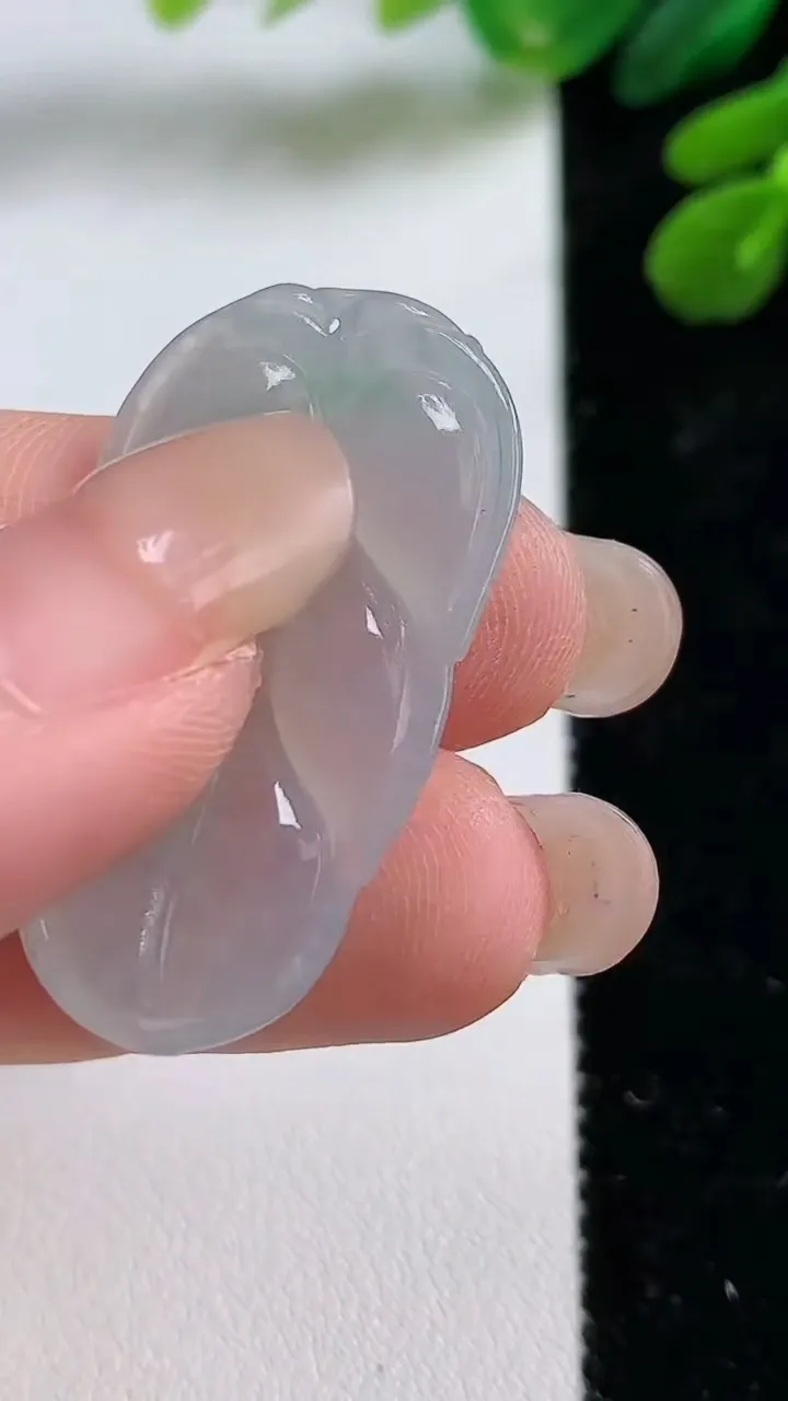 天然A货翡翠金枝玉叶 叶子吊坠，尺寸35-20-4.2，重:5.06g
9月1日