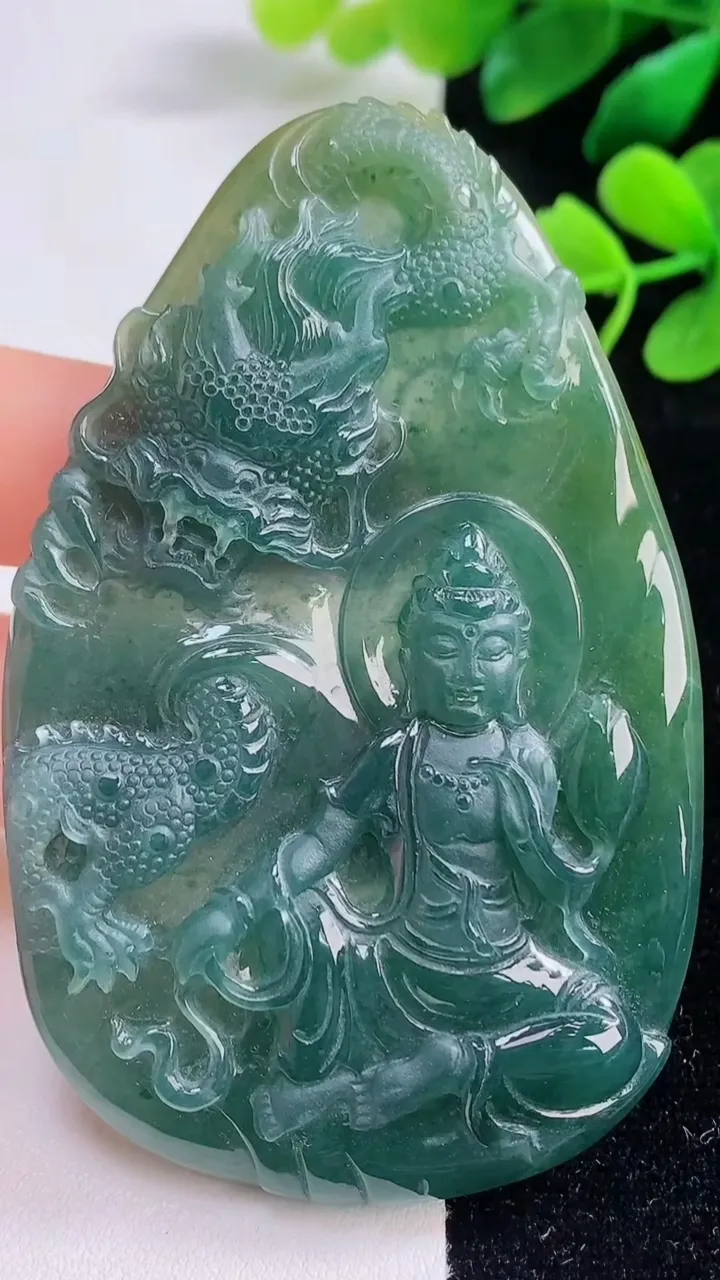 天然A货翡翠蓝水祥龙观音菩萨吊坠，尺寸77-49.2-4，重量:45.50g
9月1日