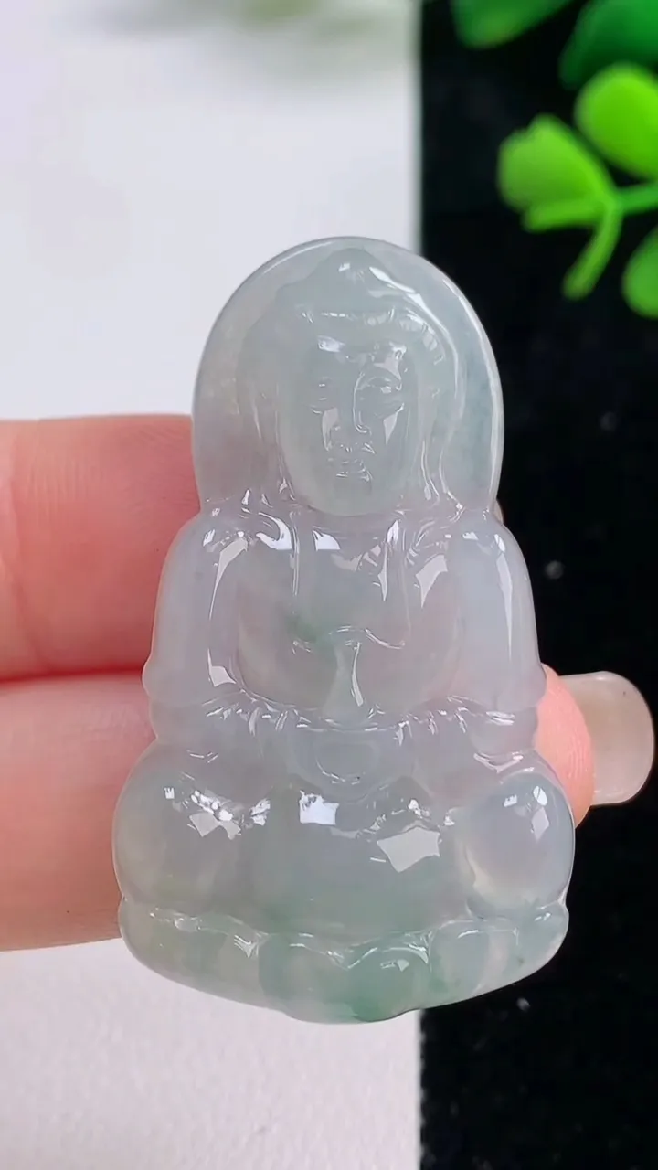天然A货翡翠冰种飘花正装观音菩萨吊坠，尺寸43-25.2-4.2，重量:8.71g
9月1日