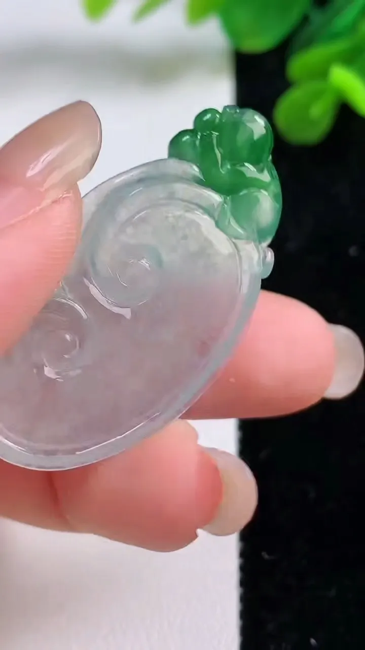 天然A货翡翠如意吊坠，尺寸42-22-4，重量:7.83g
9月1日