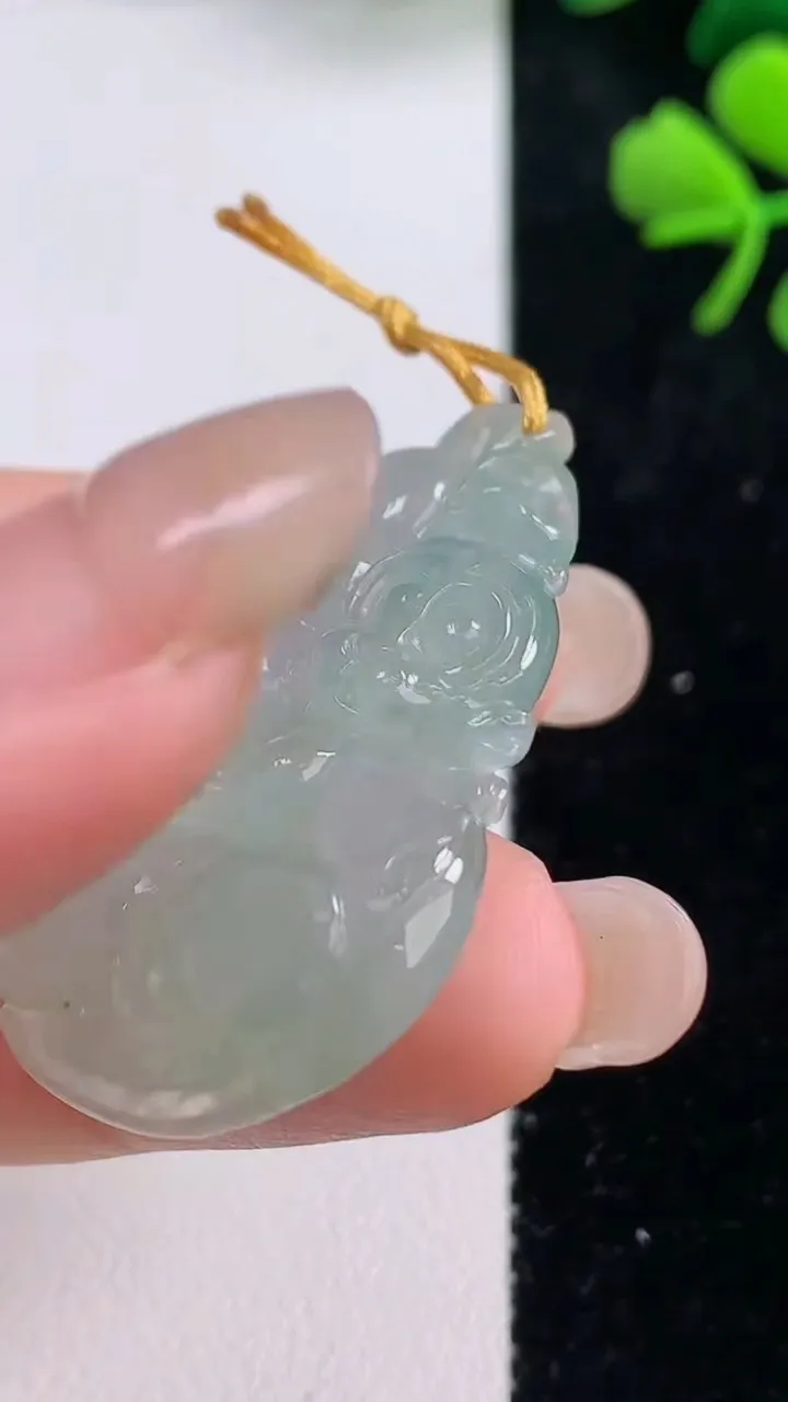 天然A货翡翠生肖猴吊坠，尺寸39-25.3-7，重量:10.00g
9月1日