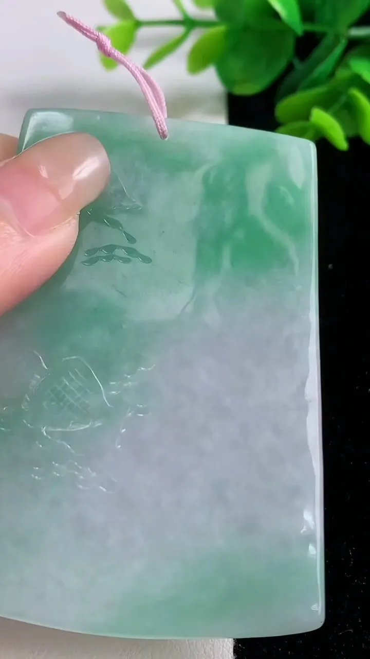 天然A货翡翠山水牌吊坠，尺寸69.4-51-5.6，重量:50.24g
9月1日