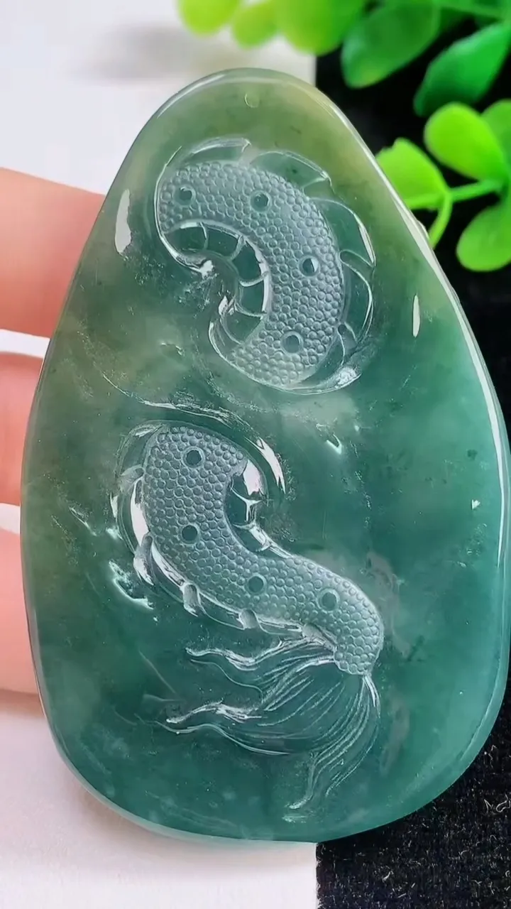 天然A货翡翠蓝水祥龙观音菩萨吊坠，尺寸77-49.2-4，重量:45.50g
9月1日