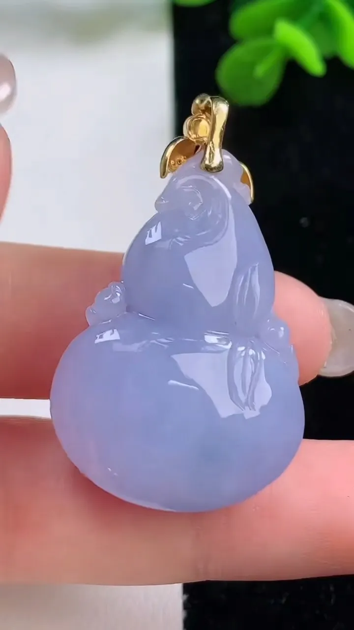 天然A货翡翠18k金紫罗兰葫芦吊坠，尺寸33.7-24.6-11.4，重量:13.79g
9月1日