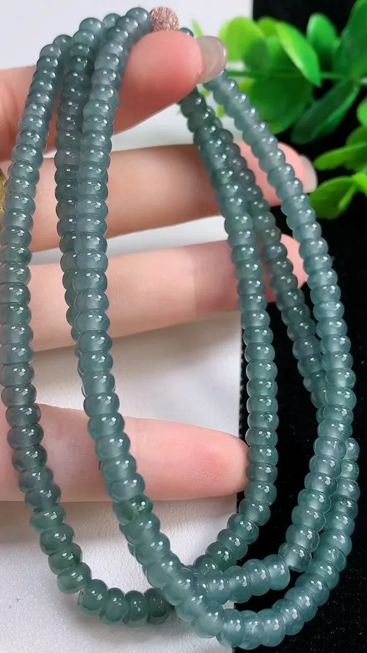 天然A货翡翠蓝水算盘珠项链226颗，尺寸5.2，重:42.79g
9月1日