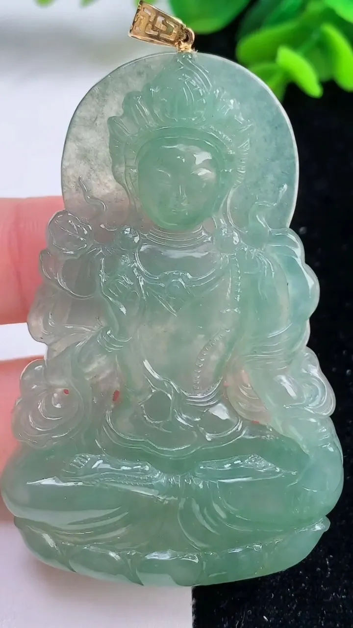 天然A货翡翠种大势至观音菩萨吊坠，尺寸62.4-40.7-5，重量:23.78g
9月1日