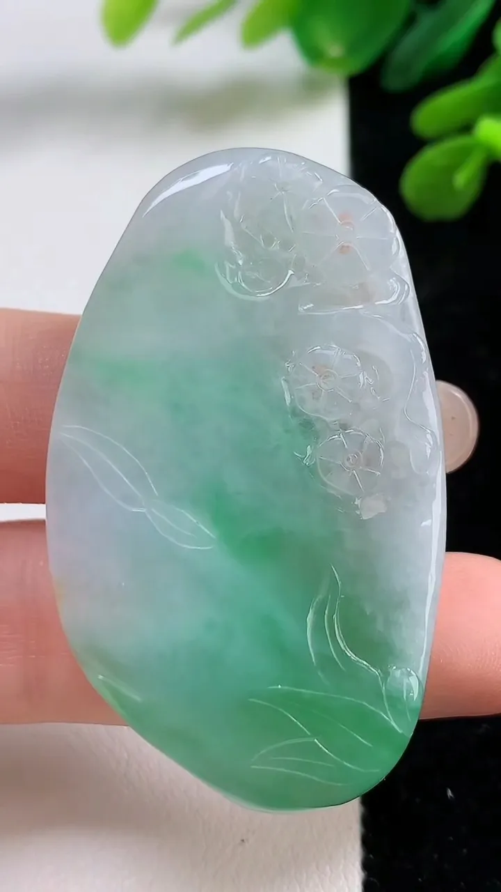 天然A货翡翠和和美美 荷花吊坠，尺寸52-13-8，重:27.58g
9月1日
