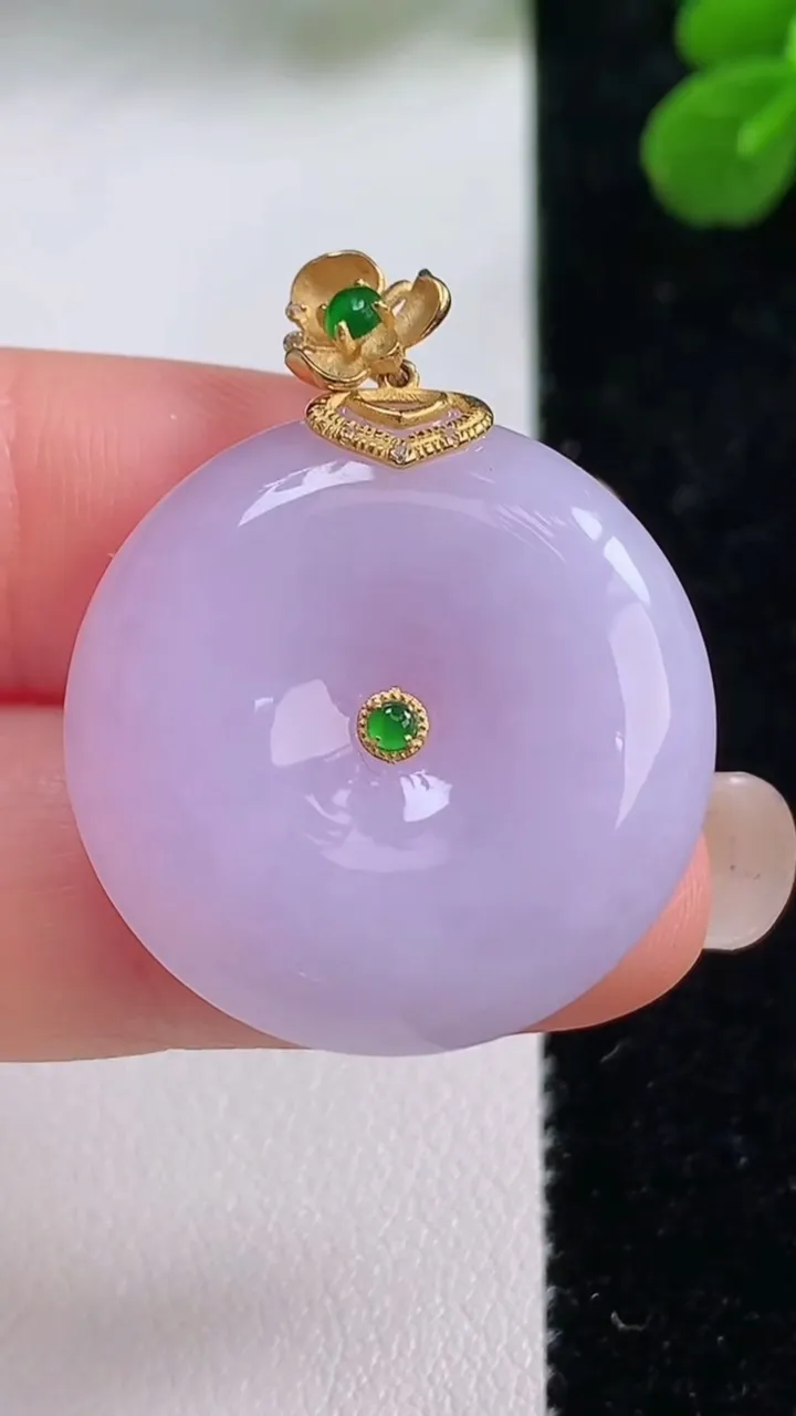 天然A货翡翠18k金紫罗兰平安扣吊坠，尺寸26.2-6，重量:9.64g
9月1日