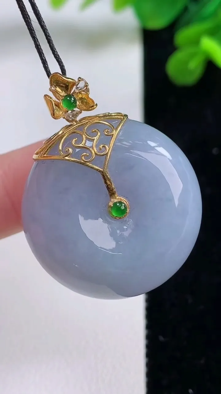 天然A货翡翠18k金紫罗兰平安扣吊坠，尺寸27.7-13，重量:22.08g
9月1日