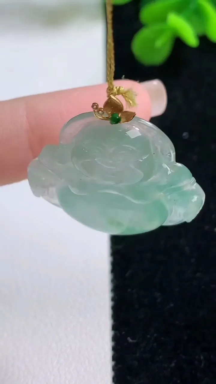 天然A货翡翠佛公吊坠，尺寸26.6-28.3-5，重量:5.82g
9月1日