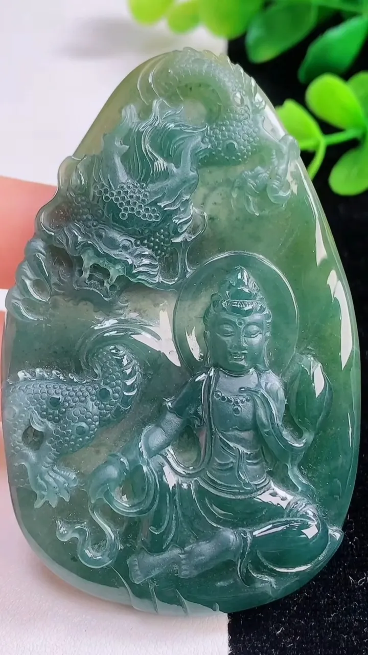 天然A货翡翠蓝水祥龙观音菩萨吊坠，尺寸77-49.2-4，重量:45.50g
9月1日